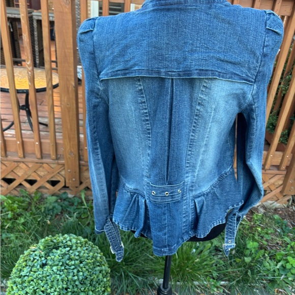 Stylish Denim Ruffle Jacket. - Picture 3 of 3